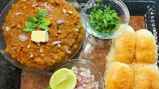 Mumbai's Chowpatty Style Pav Bhaji Recipe || How to make Pav Bhaji at home || Mumbai Spice || 2020