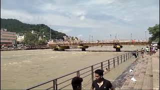 Har ki paudi Haridwar man Ganga Maiya ka darshan unche Pahadon per Mansa Devi ka mandir Jay Ganga ma