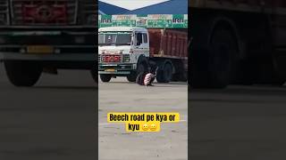 Beech road p kyakr rha h ye #automobile #motorcycle #viral #shortsvideo #shorts #jawa #bike #highway