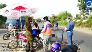 Distribution on Roads by Alkhidmat Volunteers