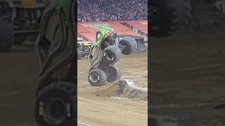 #monstertruck #monstertrucks #monsterjam #kraken #stoppie  #moonwalk #shorts #short