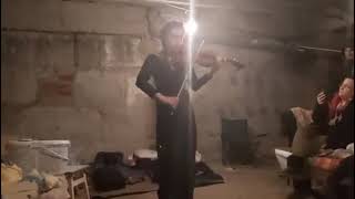 Violinist plays in Ukrainian bomb shelter as city