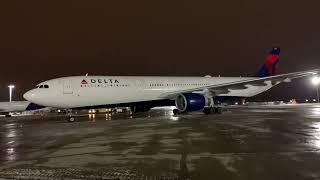 Delta Airbus A330-300 Taxi In