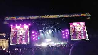 Kylie Minogue, "The Loco-Motion" - 2024 Formula 1 Singapore Grand Prix (Full)