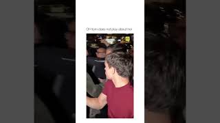 He’s so protective of her it’s so cutevia#tomholland #zendaya #paparazzi #video #viralshorts #cute