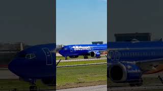 Boeing 737-700 Taxiing San Antonio Tx #aviationchannel #planespotting