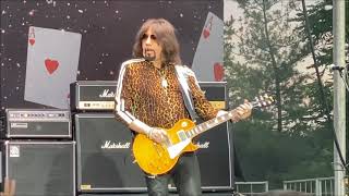 Ace Frehley at Arlington Heights July 1, 2022 performing the KISS song "Parasite"