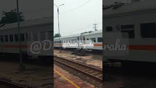 KONDEKTUR MEMBUNYIKAN PLUIT #keretaapi #railway #shortvideo