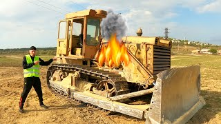 Le bulldozer Tracteur est tombé en panne et brûle - Dima monte sur un vélo à  pour aider un homme