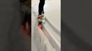 COMO AS PESSOAS ANDAM DE PATINETE NA NEVE?