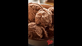 [Só 4 Ingredientes] Sorvete de Chocolate Cremoso Caseiro. #SHORTS