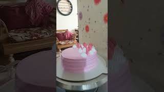 Vanilla cake decoration idea