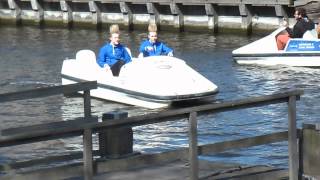 John & Edward in Amsterdam "Waterfietsen" 22/04/2012