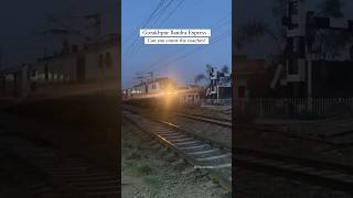 Kitne dabbe hain is train me? #railfans #indianrailways #ytshorts #viral #youtubeshorts #theupindex