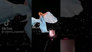 Taylor Swift - Taylor almost TRIPPED!! | Eras Tour | Mexico #taylorswift #shortsfeed #taylorswift