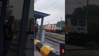 Train Horn Sound Effect TKD WAP7 and WAP4 thrashing Railgate