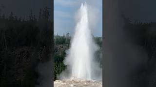 Many people have been waiting for couple hours to see this amazing! #yellowstone #geyser