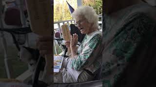 NOW THIS IS THE FUNNIEST OLD LADY ON THE INTERNET...