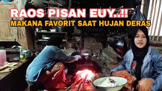 Hawa Dingin Hujan Deras Di Siapin Gorengan Favorit