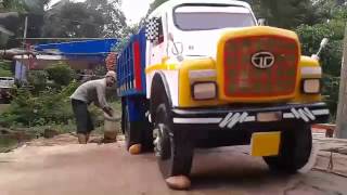 Funny video washing toy lorry