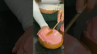 Smoothie Simples  de banana e morangos congelados