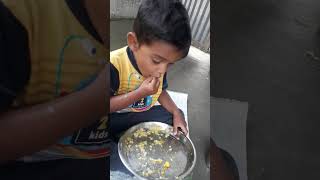 Hamare Gao Mai Mere 2 Saal Ka Beta Chawal Khane Ka Style #shortsvideo #Shorts