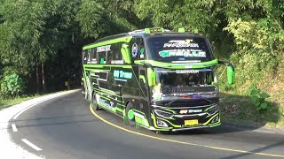 artis bus telolet selip saat turun  hujan lebat