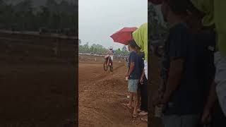 sangat antusias ll penonton motocross lantan 459 sekalipun di guyur hujan #shorts