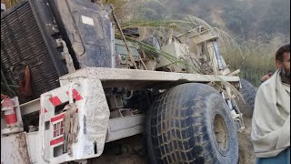 50tons vibrator stuck in mud pulled by D8 dozer!!