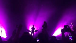 FKA Twigs - Two Weeks (Terminal 5, NYC, 11.08.14)