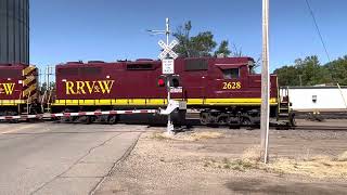 RRV&W #2628 leads loaded tank cars to interchange track