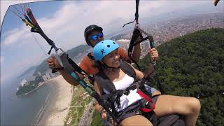 Jessica Voando de parapente em São Vicente.