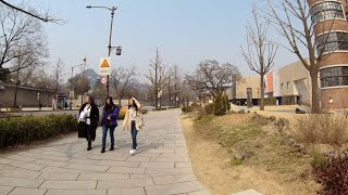 Seoul Samcheong-ro and Samcheong Police Branch Office neighbor of Gyeongbokgung Palace