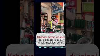 Momen Polisi Bantu Ibu Saat Lagi Habis Minyak Di Jalanan #shorts #bensin #motor #police #berita #fgc