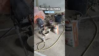 Cantiere edile e la cazzuola misteriosa #cantiere #cazzuola #operaio #edilizia #indovinello #viral