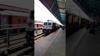 16312 Kochuveli ShriGanganagar Express Arriving Madgaon,Goa #konkanrailway #train #indianrailways