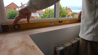 Levelling window sill base