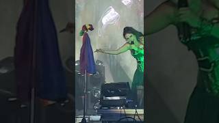 SHARON (Within Temptation) faz reverência à bandeira LGBTQIA+ no Summer Breeze (Entertain You)