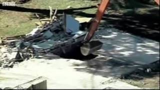 Florida sinkhole revealed as house is demolished