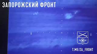 Русские солдаты наблюдают за всушниками, которые расстреляли своего раненого товарища и сожгли труп