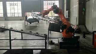 Handling robot is used in handling plate with sucker