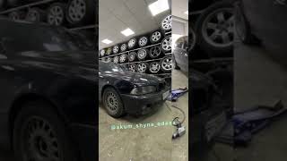 BMW E39 5 series диски поменяли R16 на R18 akum_shyna_odessa акум шина Одесса