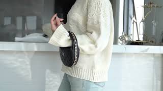 MODEL SHOW: CHANEL AROUND POUCH HOBO BAG AP3095 B09796 94305