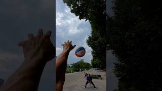 HITTING with BOTH HANDS is INSANE!🔥#volleyball #voleibol #volleyballplayer #haikyuu #beachvolleyball