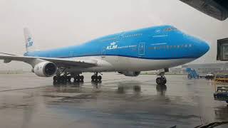 KLM komt aan op Schiphol mooi gefilmd