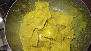 Ravioli al Curry con sfilacci.