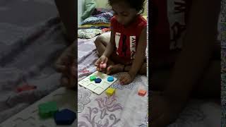 20200828 192257 - Playing shape sorter - susu TV