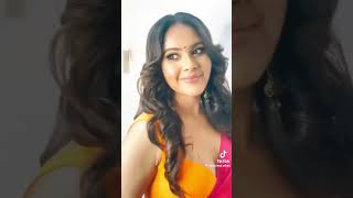 පොඩි උනාට කොහොමද දැන් සයිස් එක❤️Yohani Hettiarachchi❤️#trending #tiktok #love #music #vellai #song