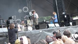 Mac DeMarco ends set - Crowd Surfs @ Shaky Knees Fest 2015