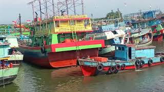 KAPAL TB MEMBANTU KAPAL GILNET BERUSAHA KELUAR DERMAGA...#kapal #viral #nelayan #kapallaut #RPM